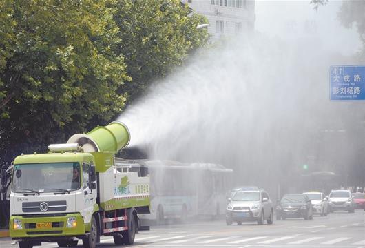 城市降塵需要噴霧加濕來(lái)幫助